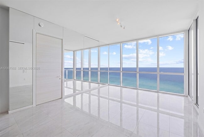 Building Photo - 100 South Pointe Dr