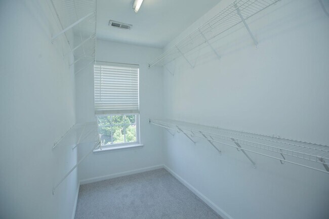 Building Photo - 102 Chandler Chase Ct