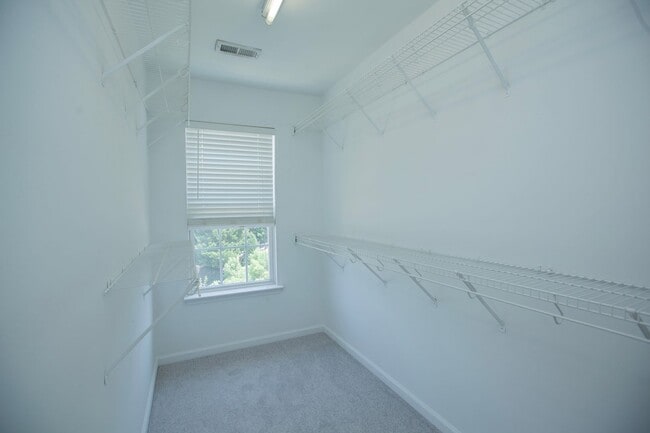 Building Photo - 2 Bedroom 2.5 Bath with Lake View in Morrisville, NC!