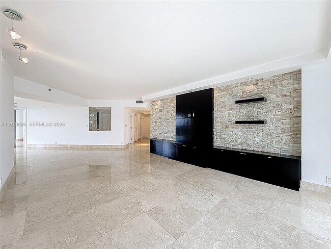 Building Photo - 2800 Island Blvd