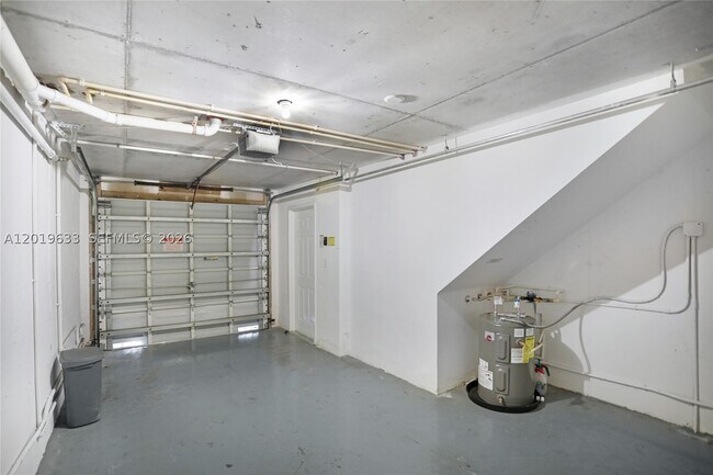 Building Photo - 2941 NE 185th St