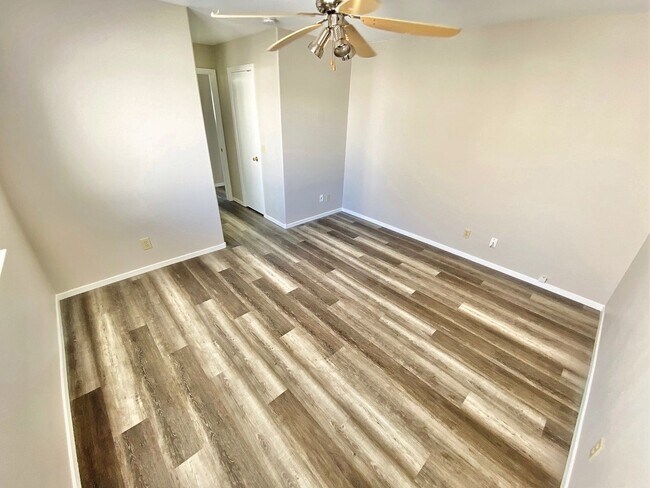 Building Photo - STUNNING 2 BEDROOM, 2 BATH CONDO LOCATED I...