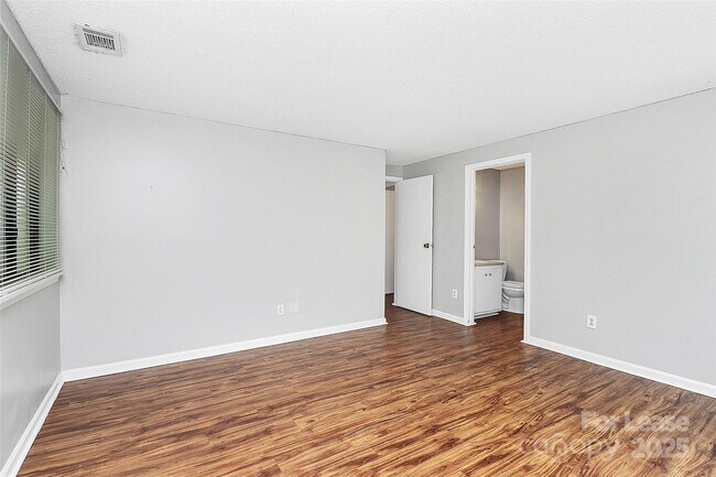 Building Photo - 7530 Pebblestone Dr