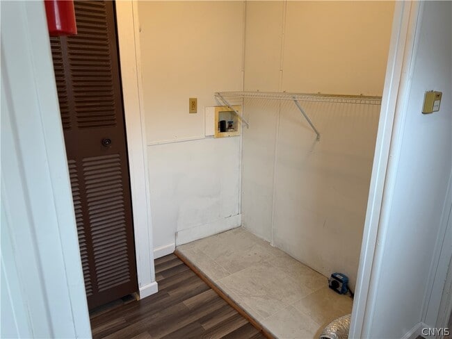 Building Photo - 15 Oswego St