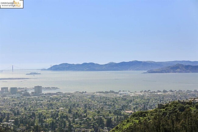 Building Photo - 6100 Skyline Blvd