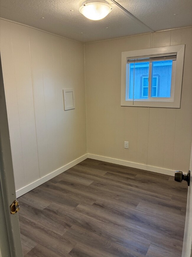 Building Photo - 511 S H St