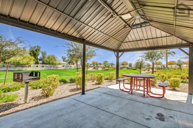 Building Photo - 3Bed/2.5Bath Beautifully Furnished or Unfurnished Home in Goodyear! -- MODERN FINISHES!