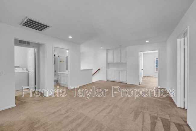 Building Photo - 401 Whitby Gn