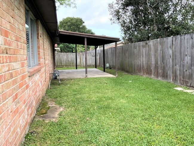 Building Photo - 2306 Cambridge Ct N