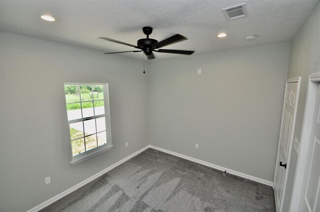 Building Photo - 111 Big Deer Dr