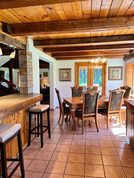 Building Photo - 260 Rustic Ln