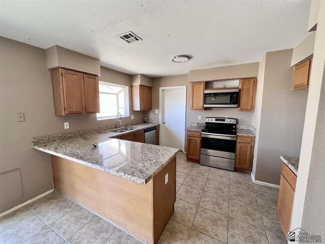 Building Photo - 2078 S 46th Dr