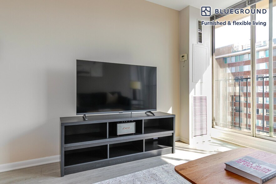 Building Photo - 901 S Ashland Ave