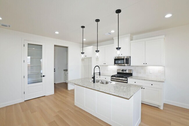 Building Photo - 10424 Tierra Santa Dr