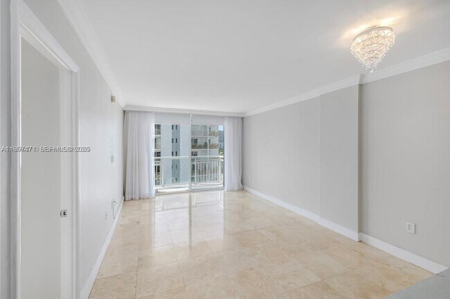 Building Photo - 1345 Lincoln Rd