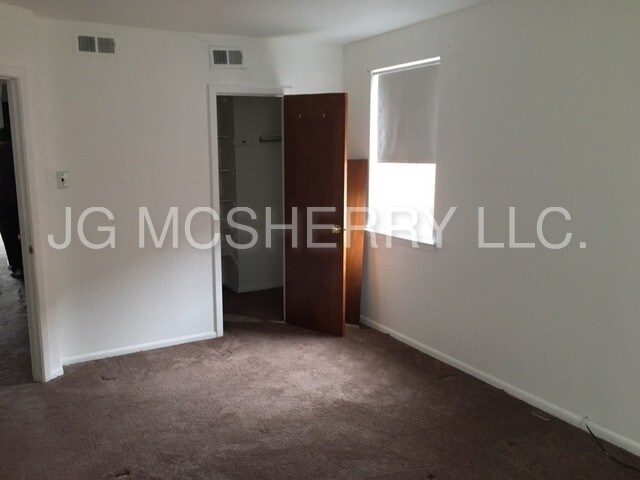 Building Photo - Two Bedroom Duplex in Bustleton