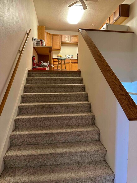 Building Photo - 320 Oak Ave N