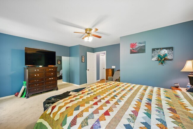 Building Photo - Everything included in rent price!! All ut...