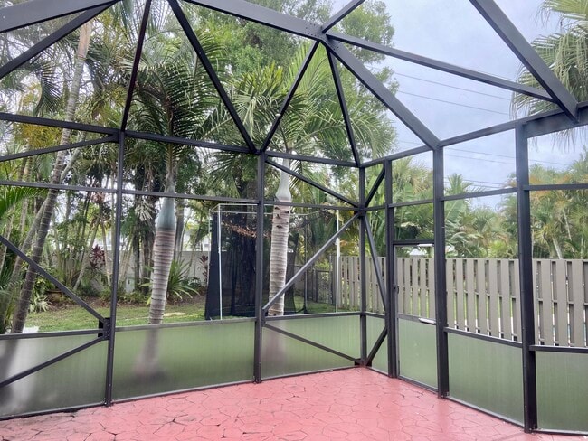 Building Photo - 320 Deer Creek Wildwood Ln E