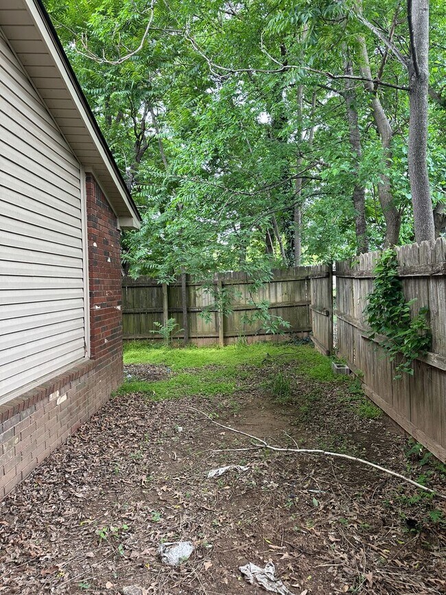 Building Photo - Kinkead Duplex