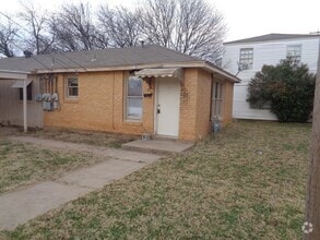 Building Photo - Studio Apartment Near ACU