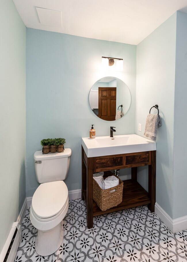Building Photo - Cozy Home Centrally located Colorado Sprin...