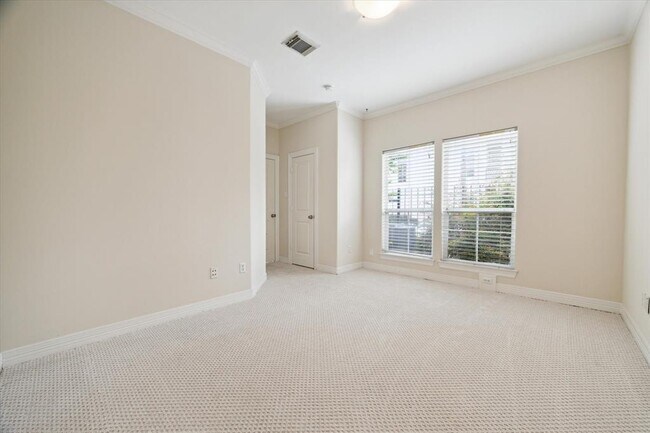 Building Photo - 3930 Blossom St