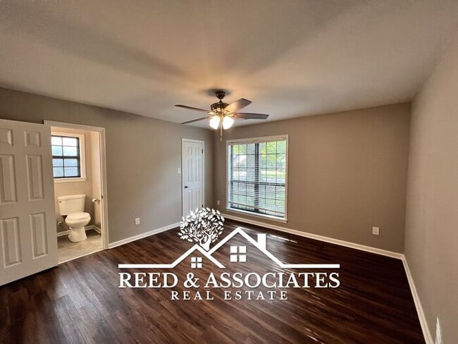 Building Photo - Renovated Collierville Home!