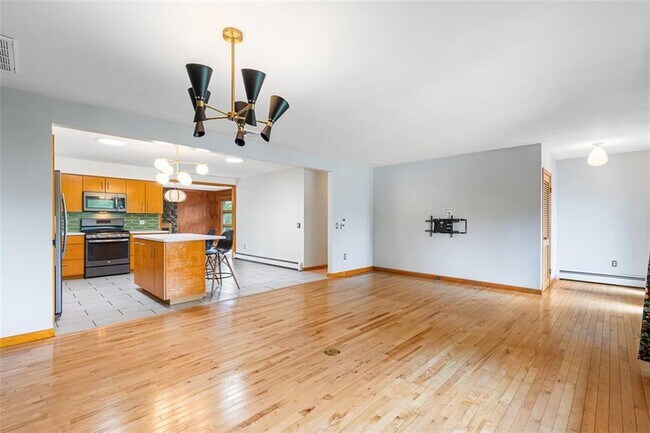 Building Photo - 2 Wardlaw Ct