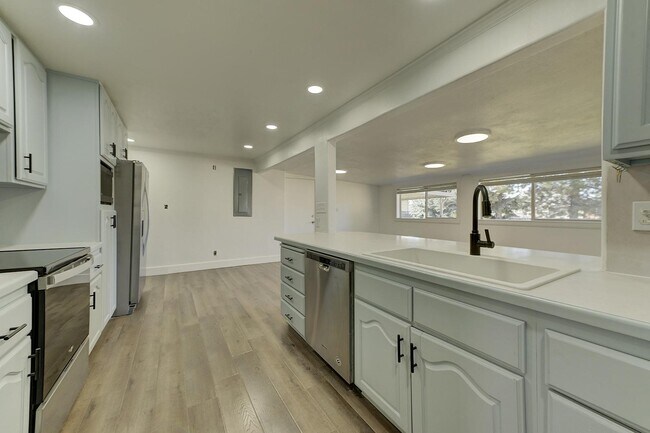 Building Photo - 440 S 1600 W St