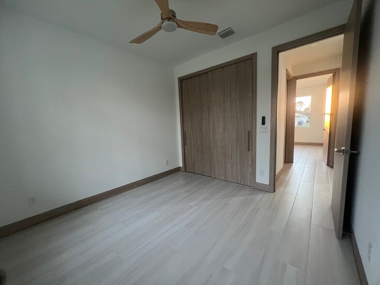 Building Photo - 4327 Kinlock St