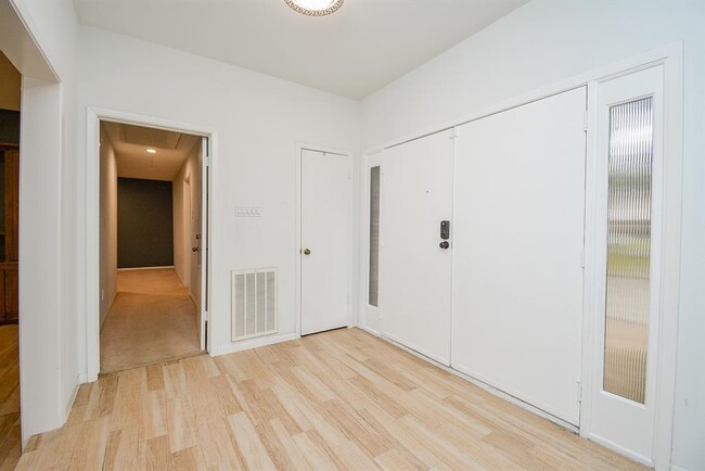 Building Photo - 2103 Winged Foot Dr