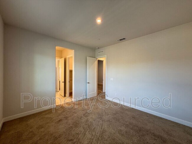 Building Photo - 614 Madrone St
