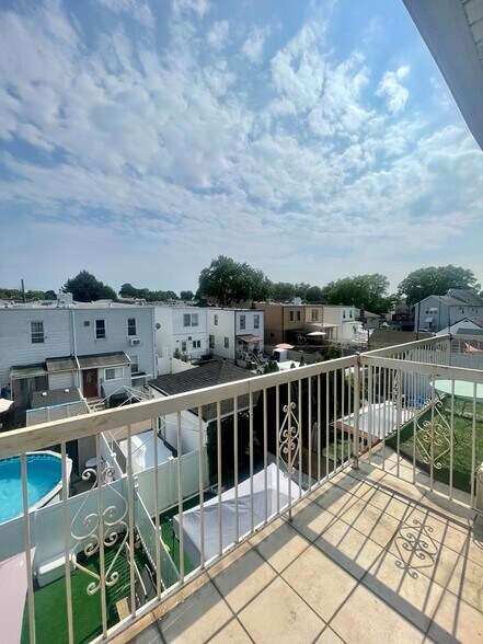 Building Photo - 7126 66th Rd