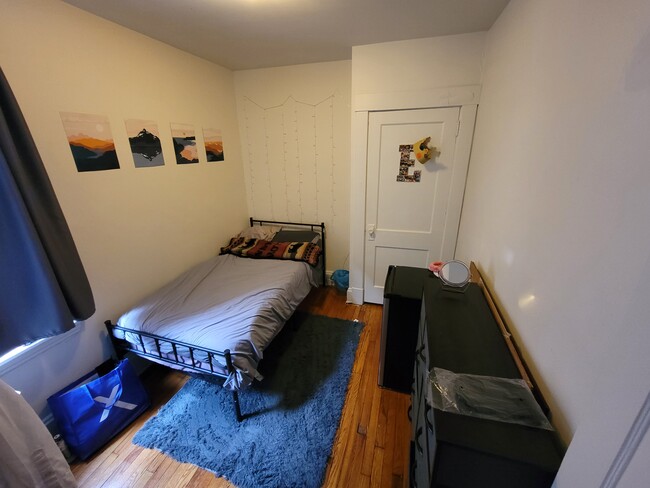 Bedroom 3 - 5331 Beeler St