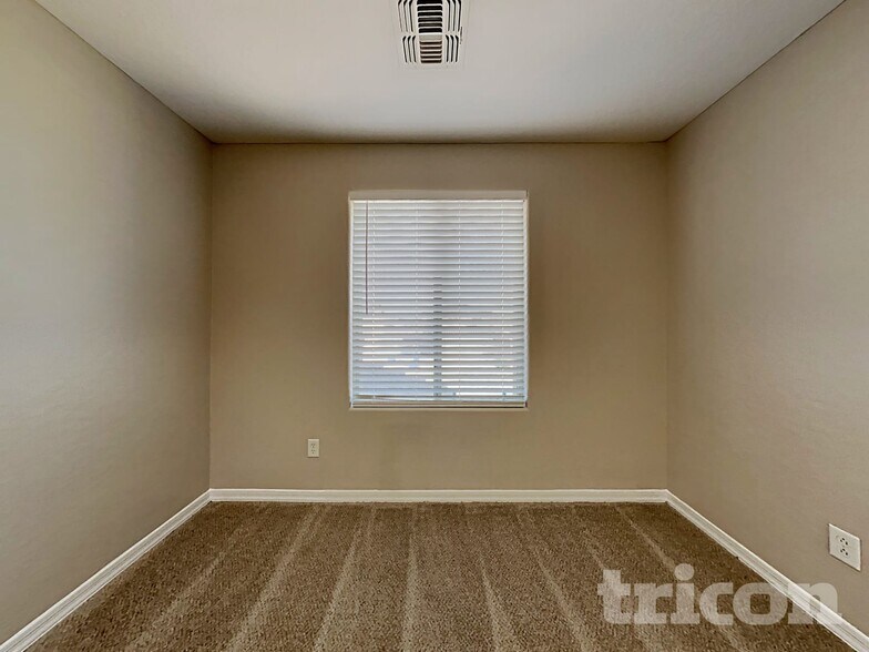 Building Photo - 819 W Dana Dr