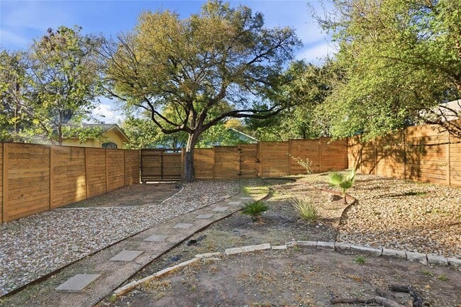 Building Photo - 2308 E 10th St