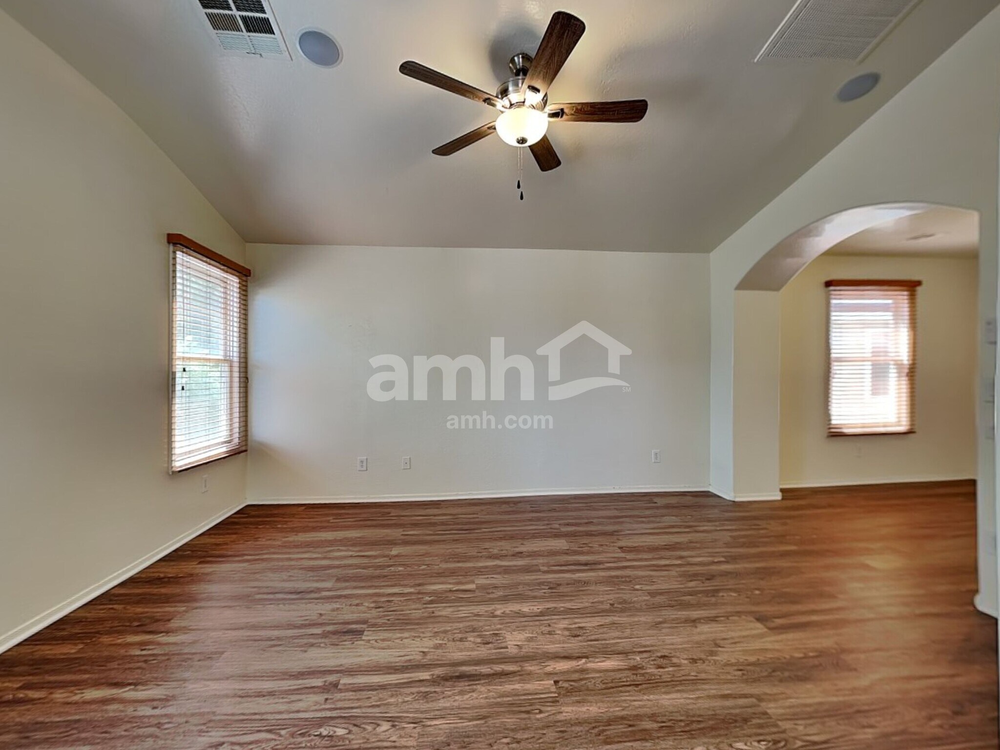 Building Photo - 18139 W Smokey Dr