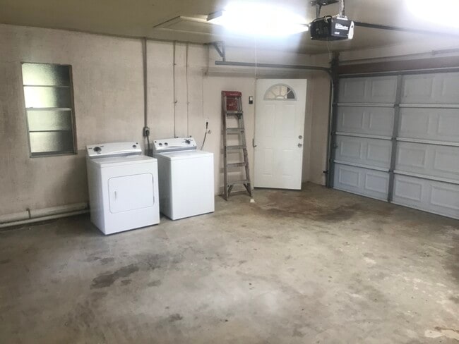 Building Photo - 900 Avenida De Leon