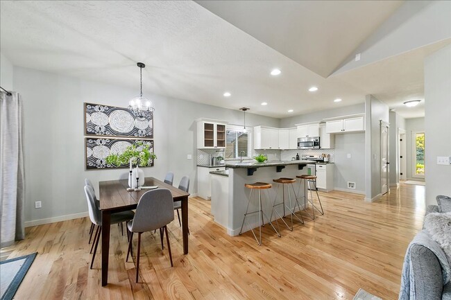 Building Photo - IMMACULATE UPDATED N MERIDIAN HOME W/COMMU...