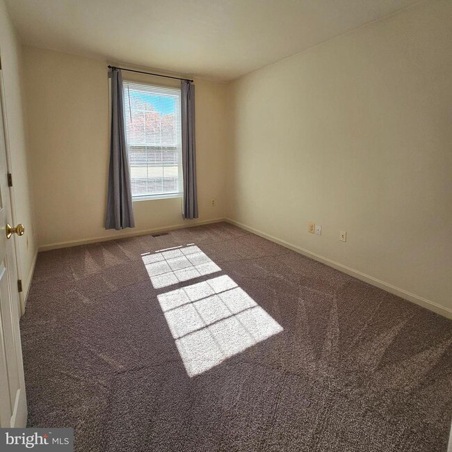 Building Photo - 13120 Misty Glen Ln