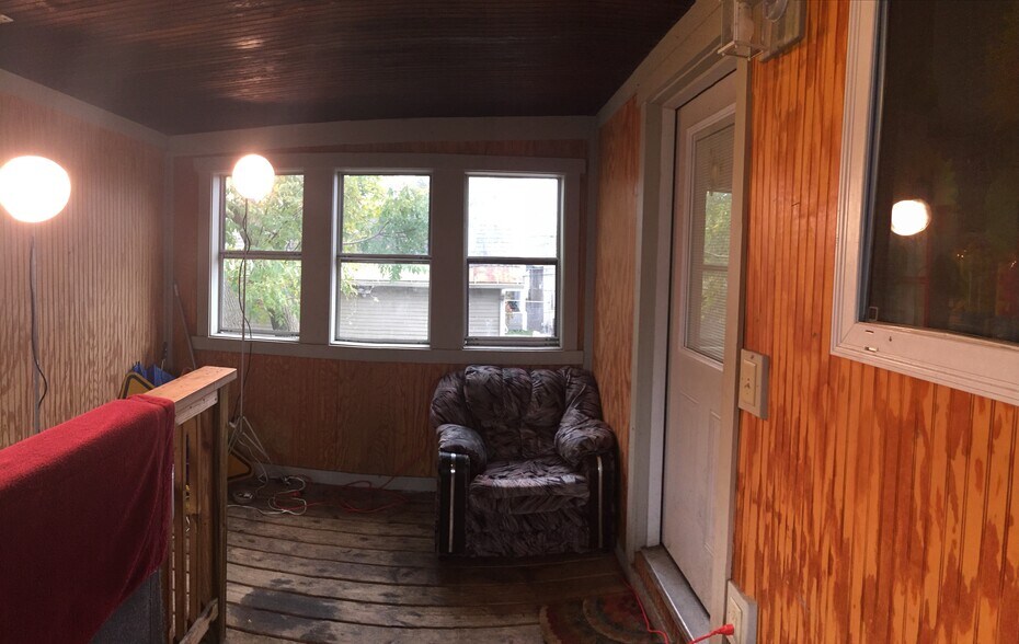 Building Photo - 196 Pine St