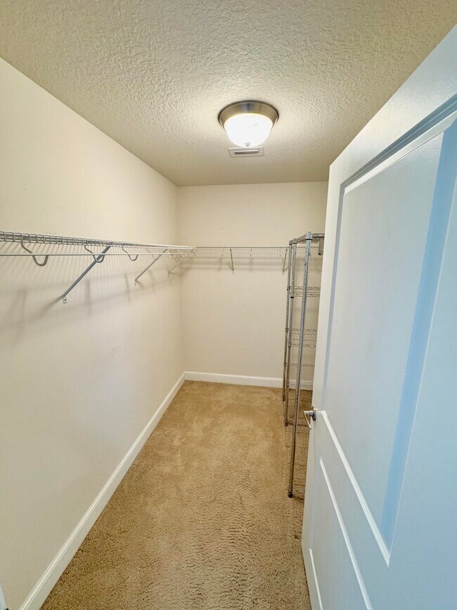 Building Photo - 341 Bay Colony Dr N