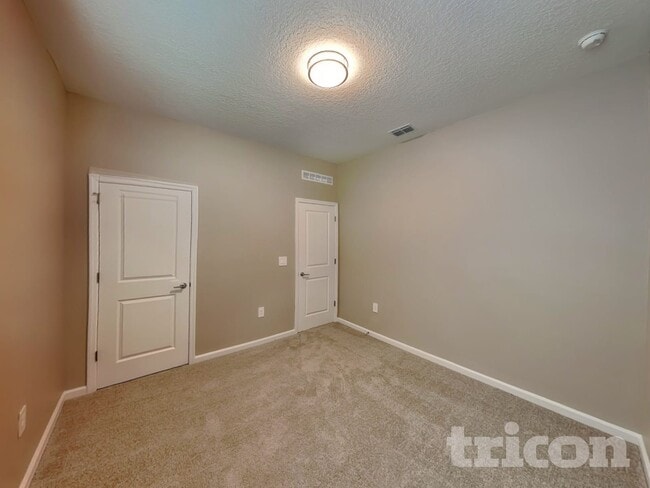 Building Photo - 733 Honeyrock St