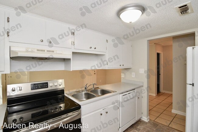 Building Photo - 2 br, 1.5 bath House - 2312 Winston Way