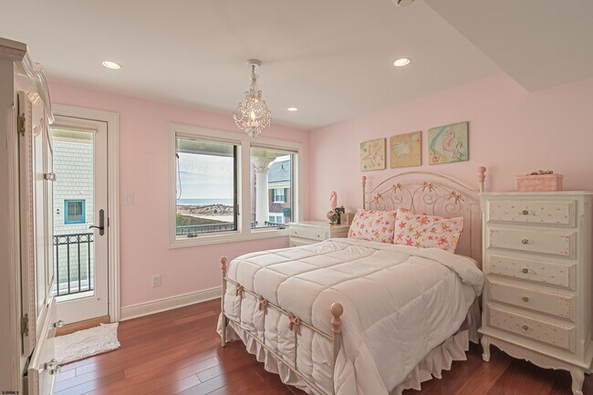 Building Photo - 112 S Rumson Ave