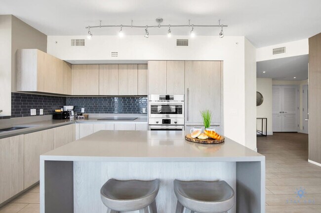 Building Photo - 4010 S Ocean Dr