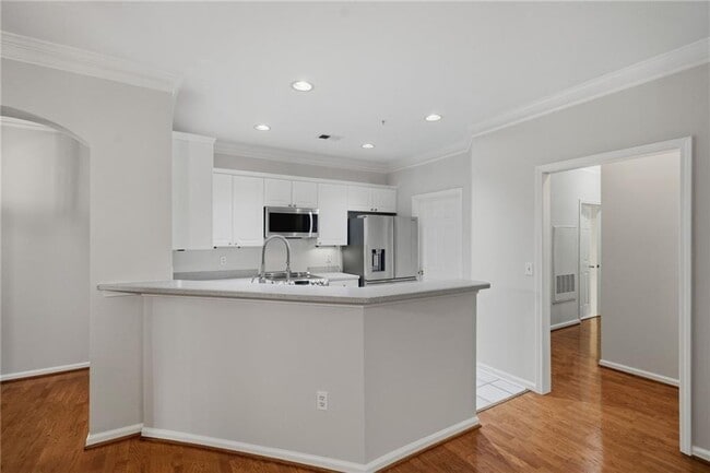 Building Photo - 2400 Cumberland Pkwy SE