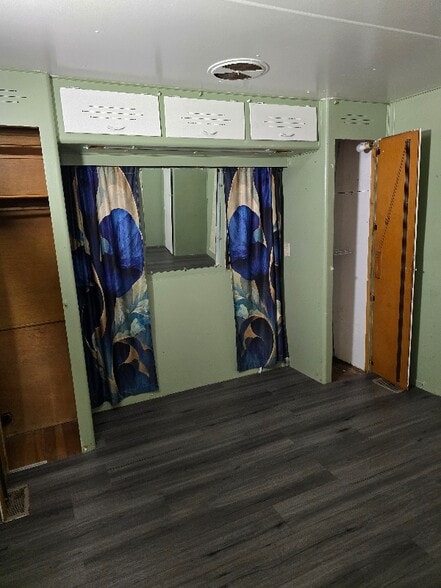 Building Photo - 2335 Cochran St