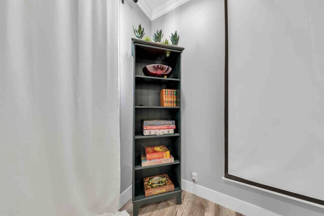 Building Photo - 53953 S River Rd